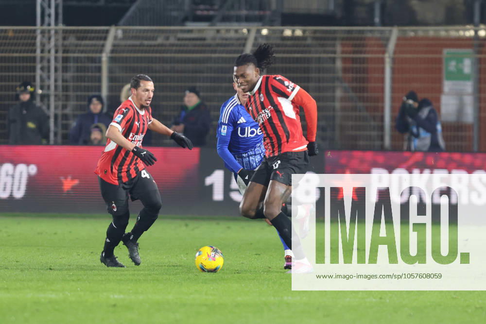 Como& x2019;s AC Milan s Rafael Leao in action during the Serie A Enilive 2024 2025 soccer match between Como and Milan at the Giuseppe Sinigaglia stadium in Como, north Italy - Sunday January 14, 2025 - Soccer.