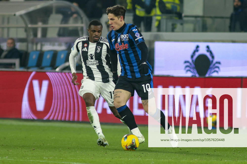 Nicolo Zaniolo of Atalanta BC battle for the ball with Pierre Kalulu of Juventus FC during Atalanta BC vs Juventus FC, 19° Serie A Enilive 2024-25 game at Gewiss stadium in Bergamo (BG), Italy, on January 14, 2025.