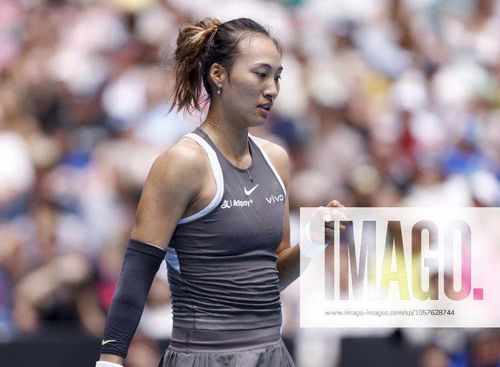 (250115) -- MELBOURNE, Jan. 15, 2025 -- Zheng Qinwen reacts during the women s singles 2nd round match between Zheng Qinwen of China and Laura Siegemund of Germany at Australian Open tennis tournament in Melbourne, Australia, Jan. 15, 2025. ) (SP)AUSTRALIA-MELBOURNE-TENNIS-AUSTRALIAN OPEN-DAY 4 MaxPing