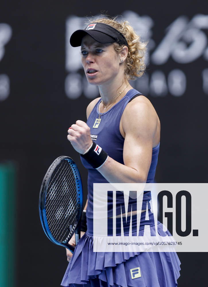 (250115) -- MELBOURNE, Jan. 15, 2025 -- Laura Siegemund reacts during the women s singles 2nd round match between Zheng Qinwen of China and Laura Siegemund of Germany at Australian Open tennis tournament in Melbourne, Australia, Jan. 15, 2025. ) (SP)AUSTRALIA-MELBOURNE-TENNIS-AUSTRALIAN OPEN-DAY 4 MaxPing