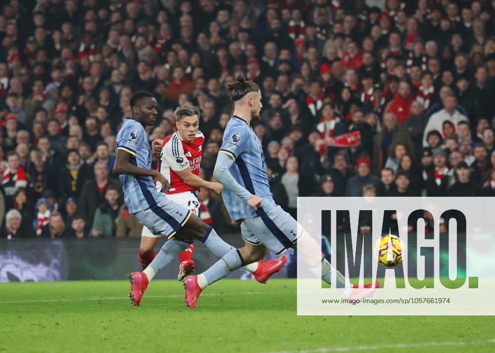 London, England, 15th January 2025. Leandro Trossard of Arsenal scores their second goal during the Premier League match at the Emirates Stadium, London. Picture credit should read: David Klein Sportimage . SPI_040_DK_Arsenal_Tottenham SPI-3600-0040