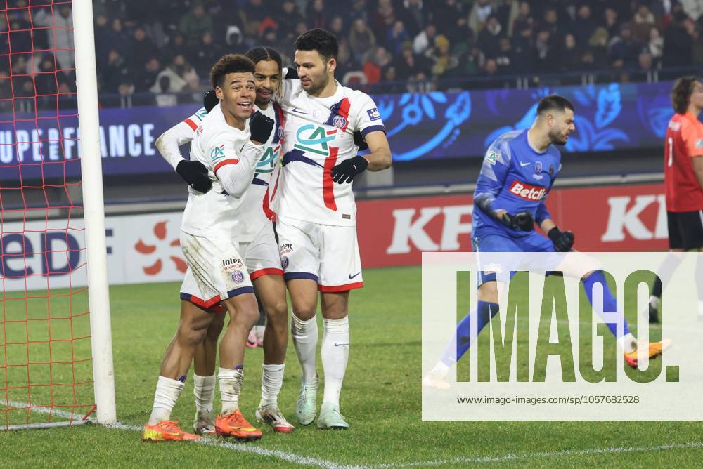 Coupe de France : Espaly vs PSG Thierry LARRET MAXPPP. Football. 16eme finale Coupe de France. Football Club Espaly vs Paris Saint Germain. Stade Marcel Michelin, Clermont-Ferrand le 15 Janvier 2025. JOIE BUT PARIS Desire DOUE (PSG) Goncalo RAMOS (PSG) Bradley BARCOLA (PSG) CLERMONT-FERRAND (63) STADE STADE MARCEL MICHELIN PUY DE DOME AUVERGNE RHONE-ALP FRANCE