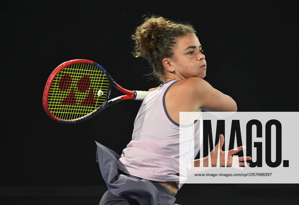 TENNIS AUSTRALIAN OPEN, Jasmine Paolini of Italy returns during her round 2 match against Renata Aarazua of Mexico during the 2025 Australian Open at Melbourne Park in Melbourne, Thursday, January 16, 2025. ( NO ARCHIVING, , NO USE IN BOOKS WITHOUT CONSENT MELBOURNE VICTORIA AUSTRALIA