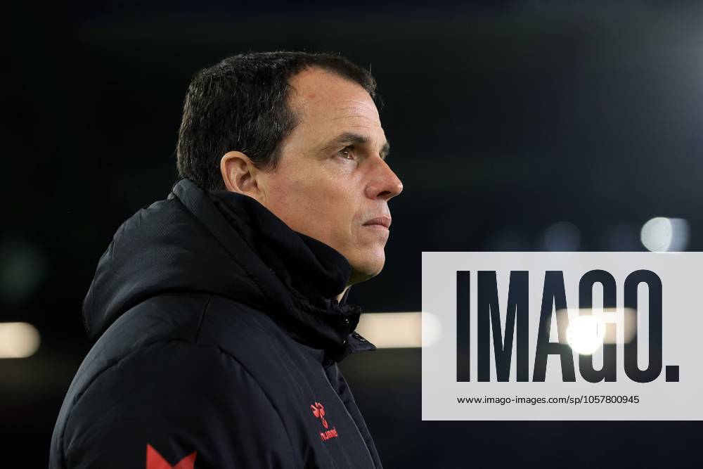 Sunderland manager RÃ gis Le Bris Burnley v Sunderland, EFL Sky Bet Championship, Football, Turf Moor, Burnley, UK - 17 Jan 2025
