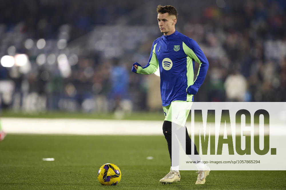 Getafe CF v FC Barcelona, Barca - LaLiga EA Sports Marc Casado of FC Barcelona warms up prior to the LaLiga EA Sports match between Getafe CF and FC Barcelona at Coliseum Alfonso Perez on January 18, 2025, in Getafe, Spain. Getafe Coliseum Alfonso Perez Madrid Spain RL_GETvFCB_000004