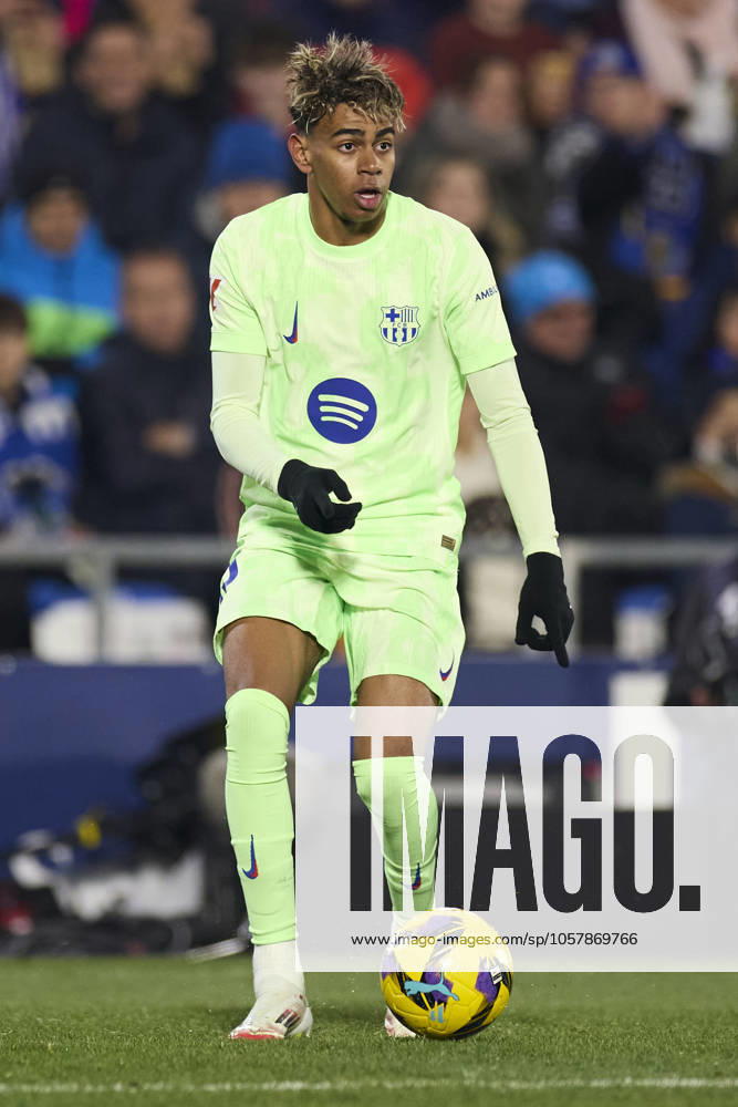 Getafe CF v FC Barcelona, Barca - LaLiga EA Sports Lamine Yamal of FC Barcelona in action during the LaLiga EA Sports match between Getafe CF and FC Barcelona at Coliseum Alfonso Perez on January 18, 2025, in Getafe, Spain. Getafe Coliseum Alfonso Perez Madrid Spain RL_GETvFCB_000055