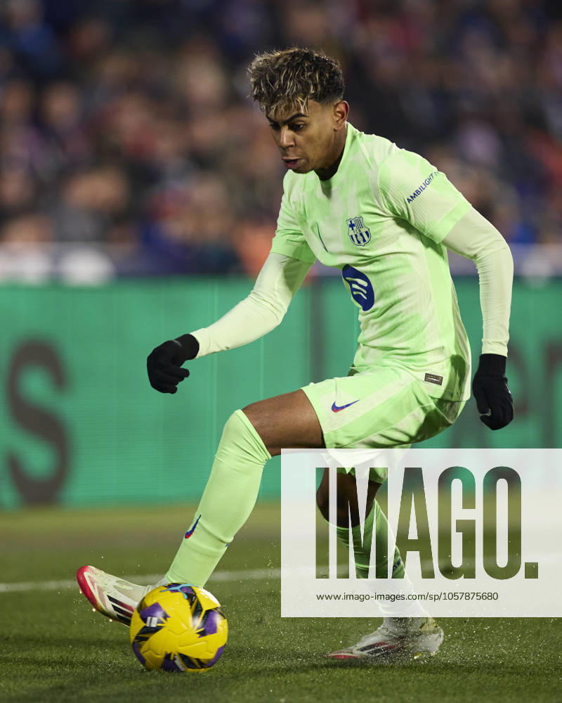 Getafe CF v FC Barcelona, Barca - LaLiga EA Sports Lamine Yamal of FC Barcelona in action during the LaLiga EA Sports match between Getafe CF and FC Barcelona at Coliseum Alfonso Perez on January 18, 2025, in Getafe, Spain. Getafe Coliseum Alfonso Perez Madrid Spain RL_GETvFCB_000155