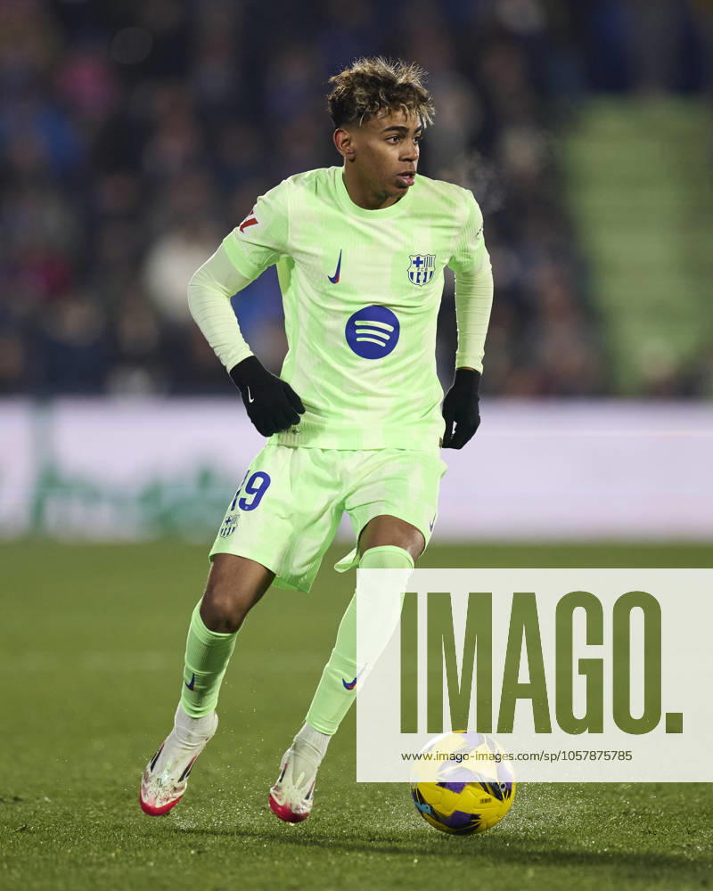 Getafe CF v FC Barcelona, Barca - LaLiga EA Sports Lamine Yamal of FC Barcelona in action during the LaLiga EA Sports match between Getafe CF and FC Barcelona at Coliseum Alfonso Perez on January 18, 2025, in Getafe, Spain. Getafe Coliseum Alfonso Perez Madrid Spain RL_GETvFCB_000165
