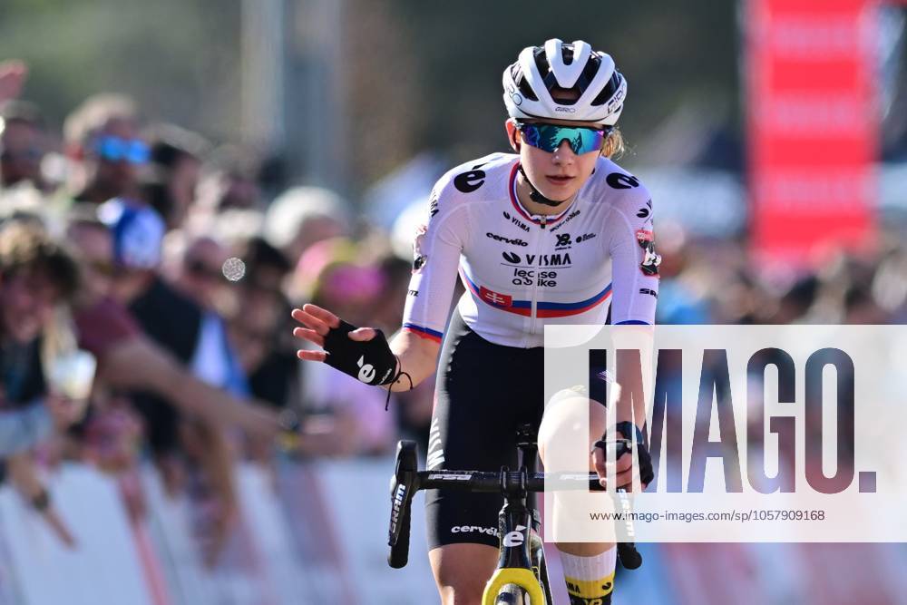 UCI Cyclocross World Cup Benidorm 2025 BENIDORM, SPAIN - JANUARY 19 : CHLADONOVa Viktoria of Jumbo Lease a Bike at the finish line pictured during the UCI Cyclocross World Cup 2024 - 2025 Benidorm, Spain