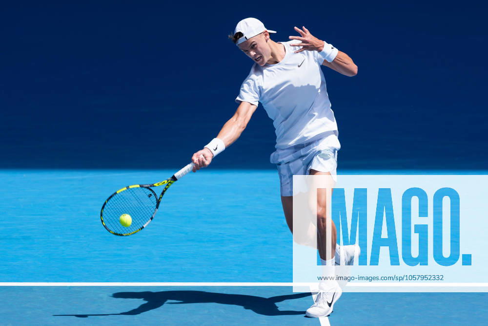 13th seed HOLGER RUNE of Denmark in action against 1st seed JANNIK SINNER of Italy on Rod Laver Arena in a Men s Singles 4th round match on day 9 of the 2025 Australian Open in Melbourne, Australia. Cal Media Melbourne Australia - ZUMAc04_ 20250120_faf_c04_021