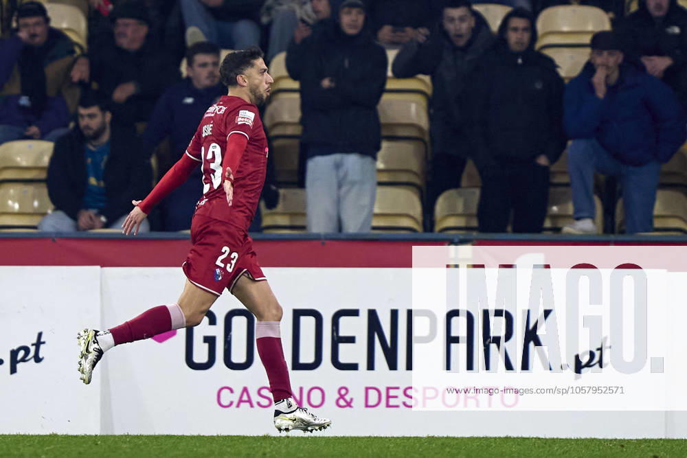 Gil Vicente FC v FC Porto - Liga Portugal Betclic Josue Sa of Gil Vicente celebrates after scoring his team s second goal during the Liga Portugal Betclic match between Gil Vicente FC and FC Porto at Estadio Ciudad de Barcelos in Barcelos, Portugal, on January 19, 2025. Barcelos, Portugal Portugal