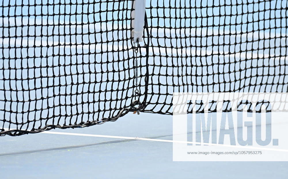 TENNIS AUSTRALIAN OPEN, A broken net causes play to be suspended during the round 4 match between as Holger Rune of Denmark and Jannik Sinner of Italy during the 2025 Australian Open at Melbourne Park in Melbourne, Monday, January 20, 2025. ( NO ARCHIVING, , NO USE IN BOOKS WITHOUT CONSENT MELBOURNE VICTORIA AUSTRALIA