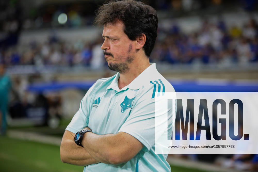 Cruzeiro x Tombense BELO HORIZONTE, MG - 19.01.2025: CRUZEIRO X TOMBENSE - Fernando Diniz in the match between Cruzeiro x Tombense, at the Mineirão Stadium, in Belo Horizonte, for the first round of the 2025 Minas Gerais Championship. This Sunday night (19). (Photo: Allan Calisto Fotoarena) x2677517x AllanxCalisto