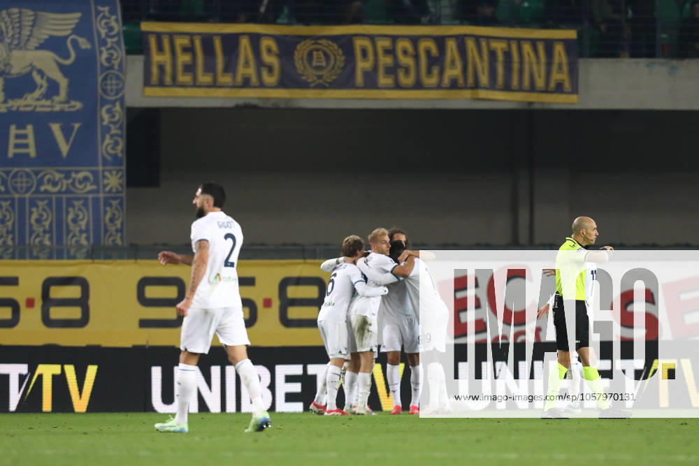 Lazio players celebrate their teammates MATTIA ZACCAGNI 10 for scoring their side s third goal on Matchday 21 of the Serie A 2024 25 between HELLAS VERONA and LAZIO at the Marcantoni Bentegodi Stadium in Verona, Italy Verona Italy - ZUMAc179 20250119_zep_c179_360
