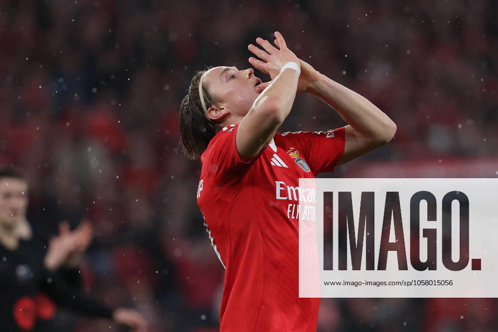 Portugal, Estadio do SL Benfica Lisbon 21 January 2025 Uefa Champions League phase 2024 25 Matchday 7, S L Benfica FC Barcelona v l , Andreas Schjelderup S L Benfica disappointed, disappointed looking, dissapointed, sad, frustrated, frustrated, frustrated
