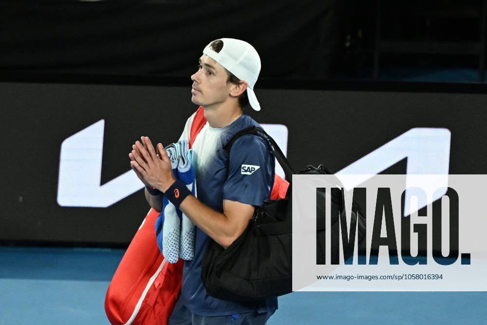TENNIS AUSTRALIAN OPEN, Alex de Minaur of Australia leaves the court following his quarterfinal loss toJannik Sinner of Italy during the 2025 Australian Open at Melbourne Park in Melbourne, Wednesday, January 22, 2025. ( NO ARCHIVING, , NO USE IN BOOKS WITHOUT CONSENT MELBOURNE VICTORIA AUSTRALIA