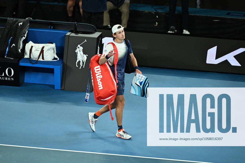 TENNIS AUSTRALIAN OPEN, Alex de Minaur of Australia leaves the court following his quarterfinal loss toJannik Sinner of Italy during the 2025 Australian Open at Melbourne Park in Melbourne, Wednesday, January 22, 2025. ( NO ARCHIVING, , NO USE IN BOOKS WITHOUT CONSENT MELBOURNE VICTORIA AUSTRALIA