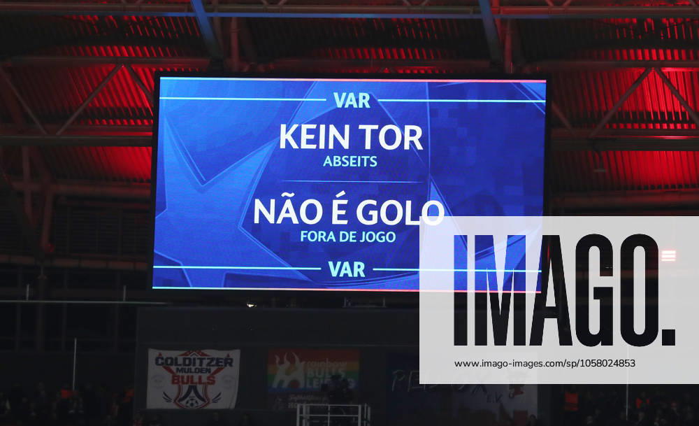 Referee Manfredas Lukjanciukas LIT uses the VAR Video Assist Referee, 2 0 by David Raum is checked no goal Sport Football Soccer UEFA Champions League UCL Men 7 Matchday Season 2024 2025 22 01 2025 Rasen Ballsport RB Leipzig RBL vs Sporting Lisbon DFL regulations prohibit any use of photographs as image sequences and or quasi video