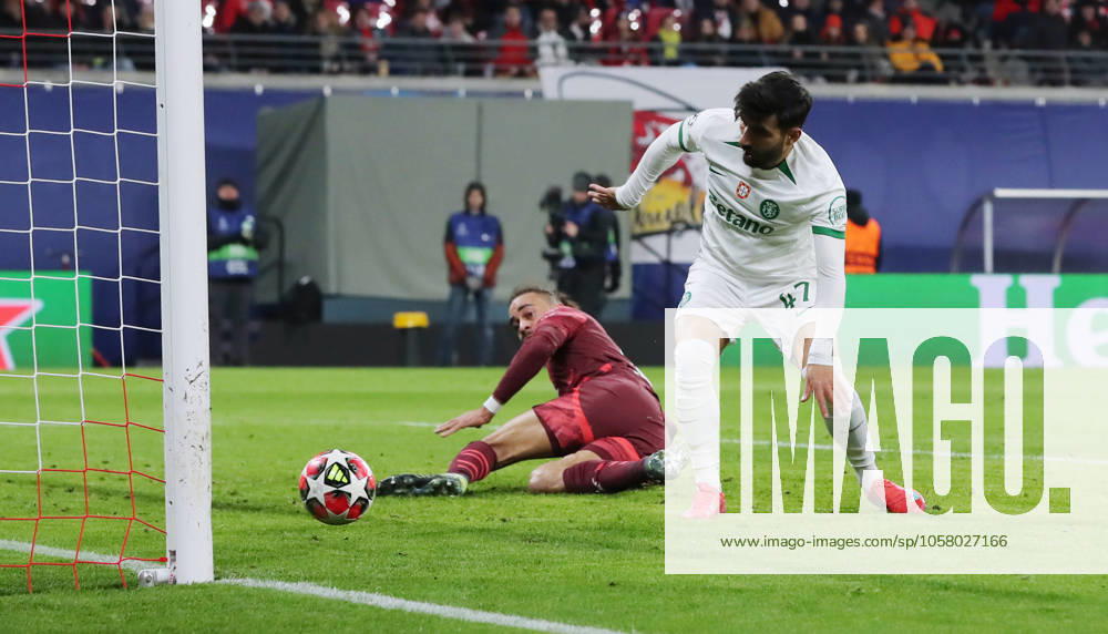 Yussuf Poulsen scores the goal for 2 1 against Ricardo Esgaio, goalkeeper Franco Israel duel Match scene Action Sport Soccer Football UEFA Champions League UCL Men 7 Matchday Season 2024 2025 22 01 2025 Rasen Ballsport RB Leipzig RBL vs Sporting Lisbon DFL regulations prohibit any use of photographs as image sequences and or quasi video