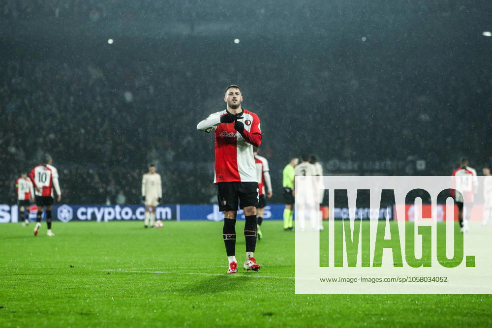 Sport, Football, UEFA Champions League Season 2024 2025 League Phase 7 Matchday Feyenoord Rotterdam FC Bayern Munich 22 01 2025, Stadion Feijenoord De Kuip Santiago Gimenez Feyenoord Rotterdam, 29 celebrates after scoring a penalty to make it 2-0 Rotterdam Stadion Feijenoord De Kuip Netherlands