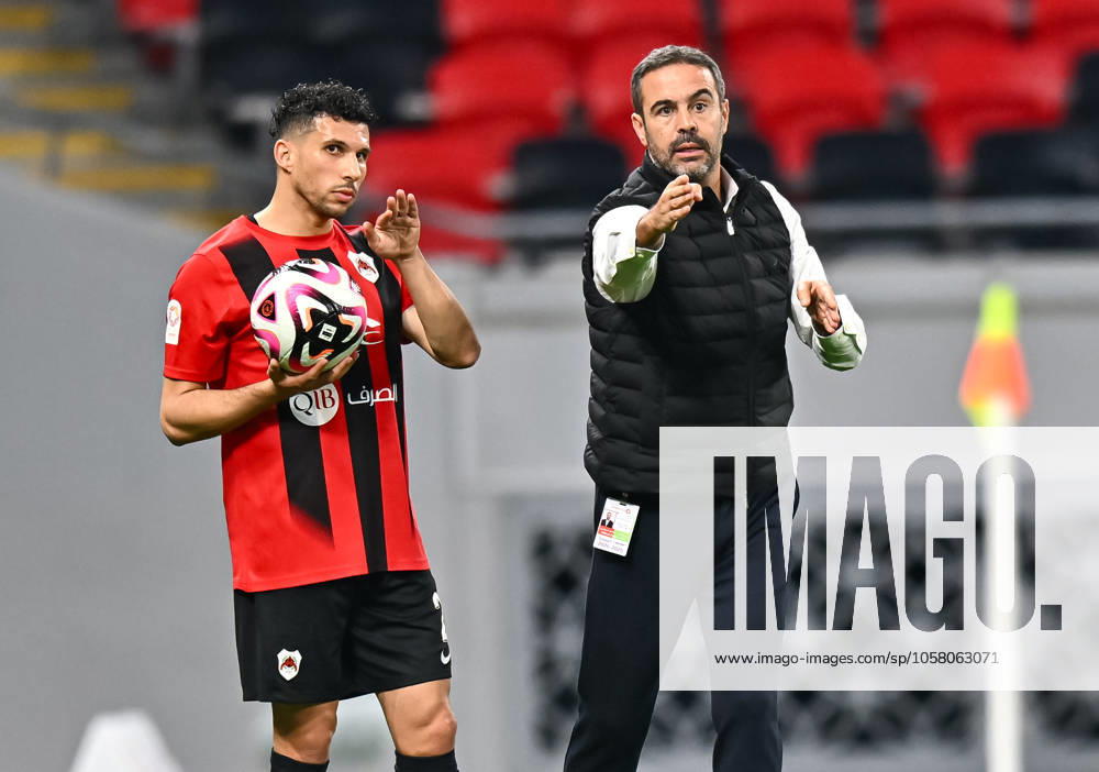 AL-RAYYAN SC vs AL-DUHAIL SC-OOREDOO STARS LEAGUE QATAR Artur Jorge Amorim (R), head coach of Al-Rayyan SC reacts during the Ooredoo Qatar Stars League match between Al-Rayyan SC and Al-Duhail SC at Ahmad Bin Ali Stadium in Al Rayyan, Qatar, on January 23, 2025. DOHA Qatar