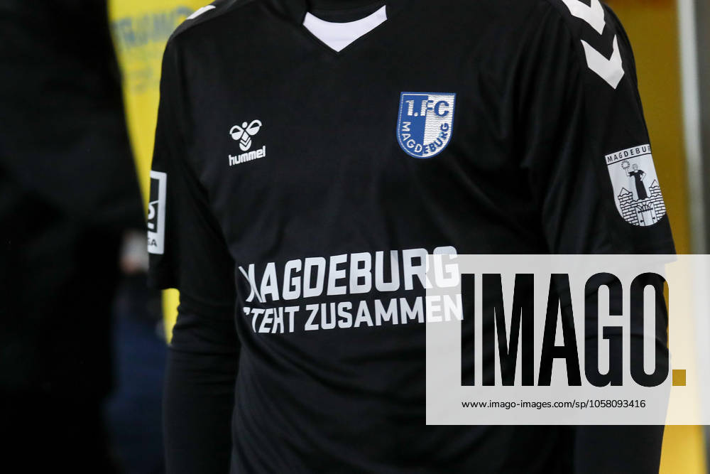 Fussball 2. Bundesliga, 1. FC Magdeburg - Eintracht Braunschweig, v.l. Symbolfoto, Symbolbild, Symbol, Sondertrikot, Trikot, Magdeburg steht zusammen, Gedenken an den Anschlag auf den Weihnachtsmarkt in Magdeburg am 20.12.2024 Magdeburg