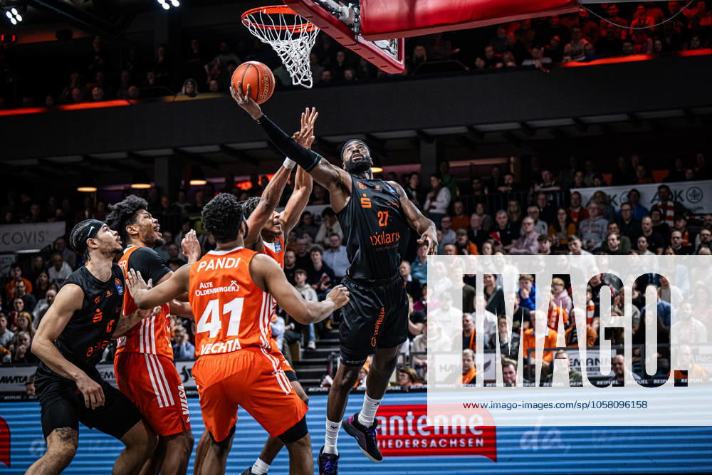 1 Basketball Bundesliga, easyCredit BBL, Season 2024 2025, Men, Main Round, Matchday 18, 24 01 2025, RASTA Vechta Niners Chemnitz Eddy Edigin Jr 27 Niners Chemnitz at the basket Vechta RASTA Dome Lower Saxony Germany
