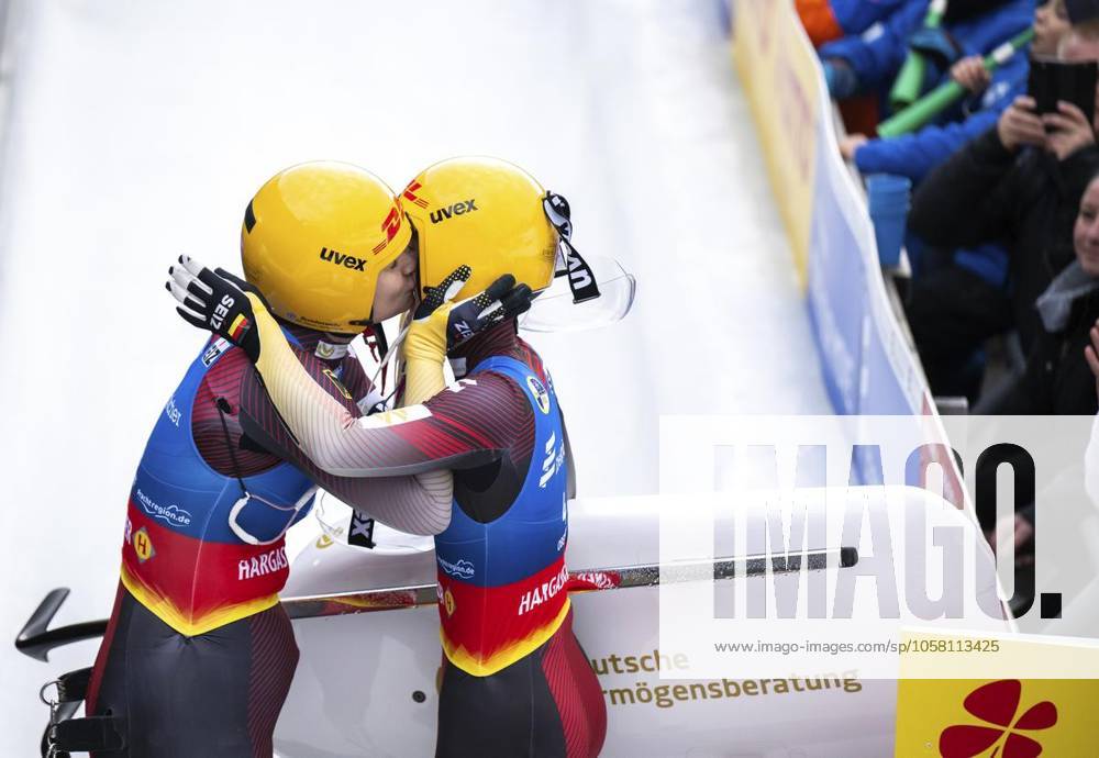 EBERSPÄCHER RODEL WELTCUP 2024 2025 WOMENS DOUBLE 25 01 2025 Oberhof EBERSPÄCHER Luge World Cup 2024 2025 Luge track Oberhof Womens doubles in photo Dajana Eitberger Magdalena Matschina 4 GER cheering at the finish line Germany Thuringia Oberhof Copyright SaschaxFromm