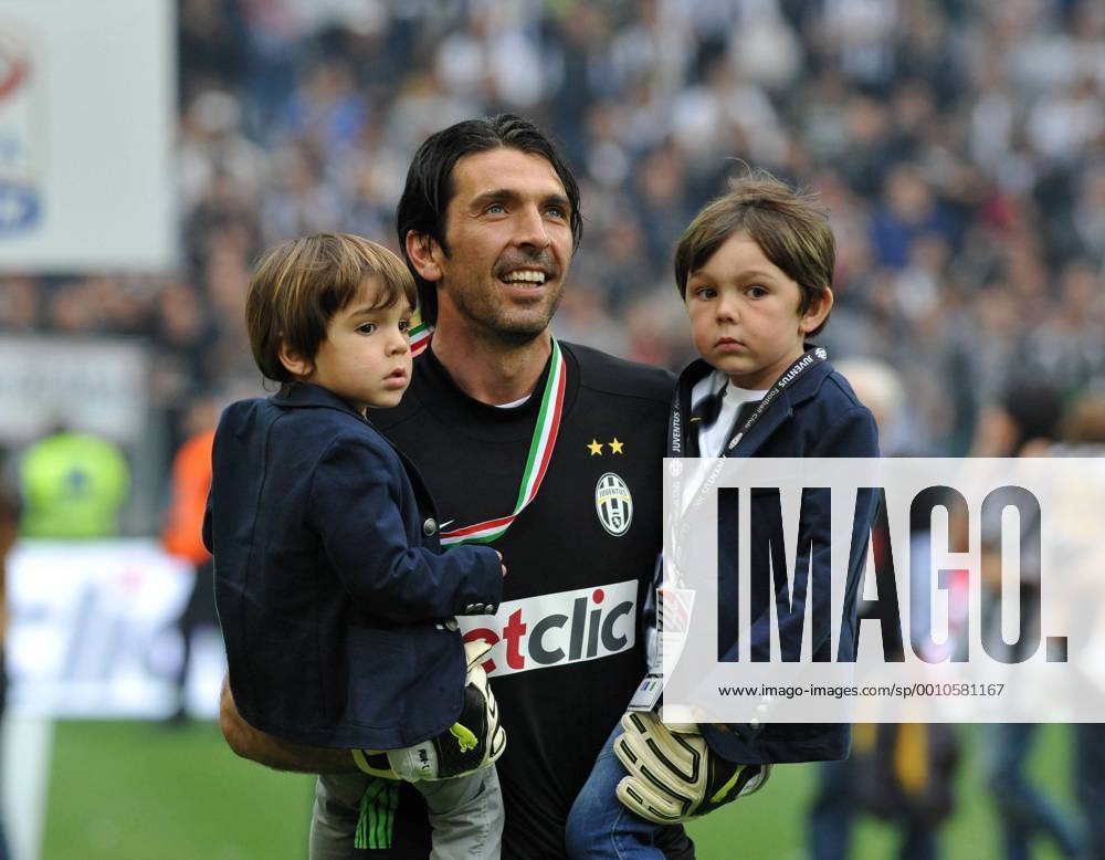 Juventus Turin ist italienischer Meister: Gianluigi Buffon mit den Söhnen Louis Thomas und David Lee ZWEIx PhotoxPressx