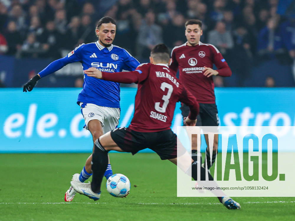 Taylan Bulut FC Schalke 04, 31 in duel against Danilo Soares FC Nürnberg Nuernberg, 03 , GER, FC Schalke 04 vs FC Nürnberg Nuernberg, Soccer, 2 Bundesliga, Matchday 19, Season 2024 2025, 25 01 2025, DFL DFB REGULATIONS PROHIBIT ANY USE OF PHOTOGRAPHS AS IMAGE SEQUENCES AND OR QUASI VIDEO, GER, FC Schalke 04 vs FC Nürnberg Nuernberg, Football, 2 Bundesliga, Matchday 19, Season 2024 2025, 25 01 2025 Gelsenkirchen