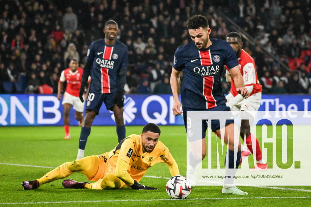 Ligue 1 PSG vs Stade de Reims - FA Paris Saint-Germain’s forward Goncalo Ramos fights for the ball during the French L1 football match between Paris Saint-Germain and Stade de Reims at the Parc des Princes stadium in Paris on January 25, 2025. Photo by Firas Abdullah ABACAPRESS.COM Paris Île-de-France France