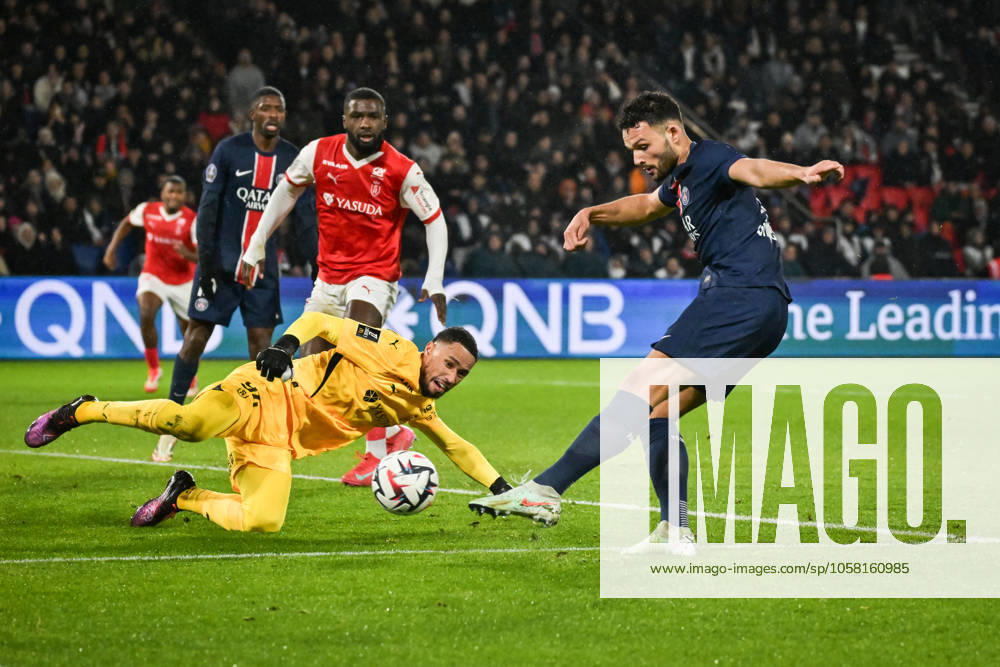 Ligue 1 PSG vs Stade de Reims - FA Paris Saint-Germain’s forward Goncalo Ramos kicks the ball during the French L1 football match between Paris Saint-Germain and Stade de Reims at the Parc des Princes stadium in Paris on January 25, 2025. Photo by Firas Abdullah ABACAPRESS.COM Paris Île-de-France France