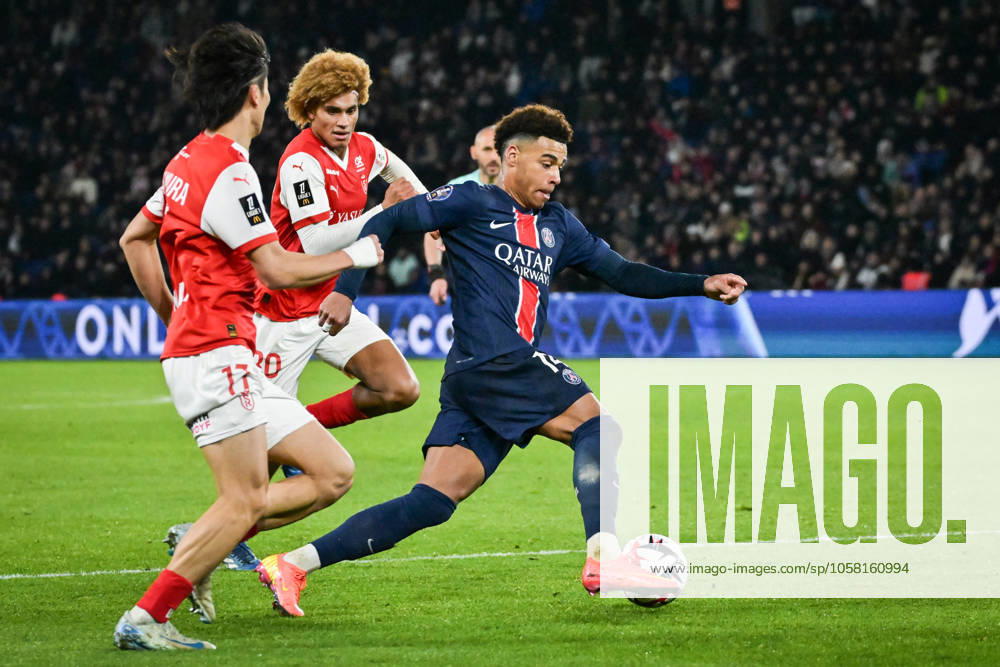 Ligue 1 PSG vs Stade de Reims - FA Paris Saint-Germain’s forward Desire Doue fights for the ball during the French L1 football match between Paris Saint-Germain and Stade de Reims at the Parc des Princes stadium in Paris on January 25, 2025. Photo by Firas Abdullah ABACAPRESS.COM Paris Île-de-France France