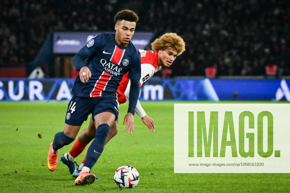 Ligue 1 PSG vs Stade de Reims - FA Paris Saint-Germain’s forward Desire Doue fights for the ball during the French L1 football match between Paris Saint-Germain and Stade de Reims at the Parc des Princes stadium in Paris on January 25, 2025. Photo by Firas Abdullah ABACAPRESS.COM Paris Île-de-France France