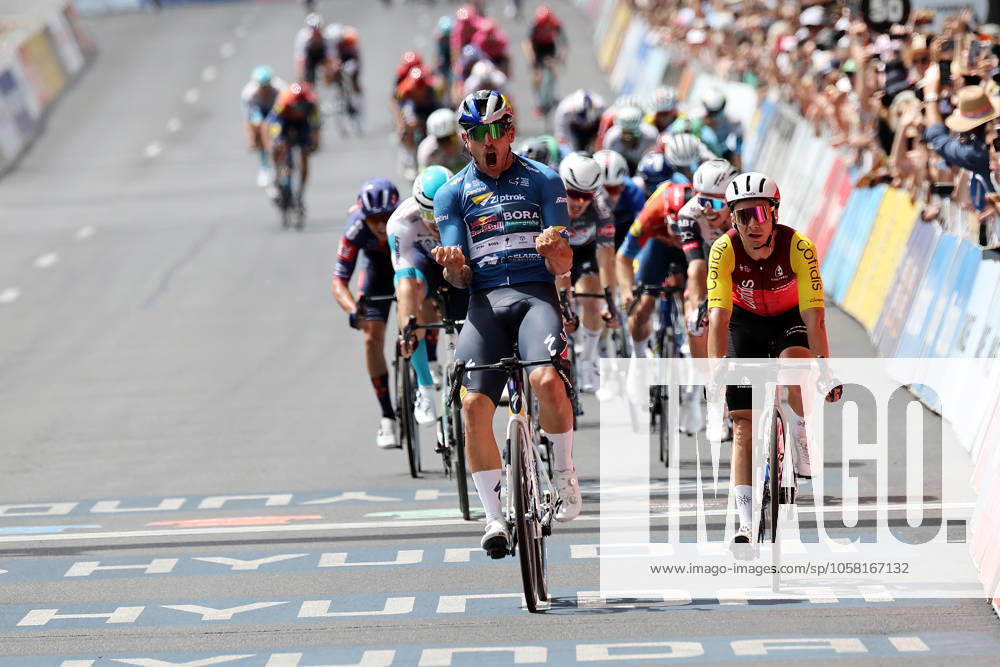 CYCLING TOUR DOWN UNDER, Sam Welsford (AUS) from team Red Bull-Bora-Hansgrohe celebrates winning the Santos Tour Down Under stage six in Adelaide, Sunday, January 26, 2025. ( NO ARCHIVING, , NO USE IN BOOKS WITHOUT CONSENT ADELAIDE SOUTH AUSTRALIA AUSTRALIA