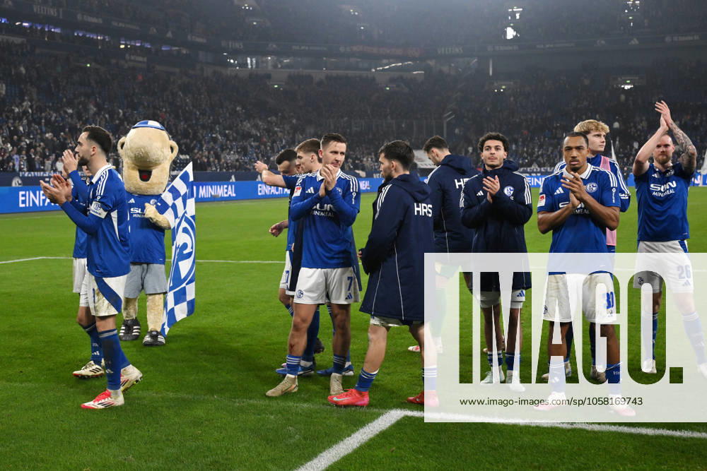 Schalke players celebrate victory 25 01 2025, Football 2 Bundesliga, Matchday 19, Season 2024 2025 FC Schalke 04 1 FC Nürnberg 3 1 Gelsenkirchen Veltins Arena Nordrhein Westfalen Germany Team2