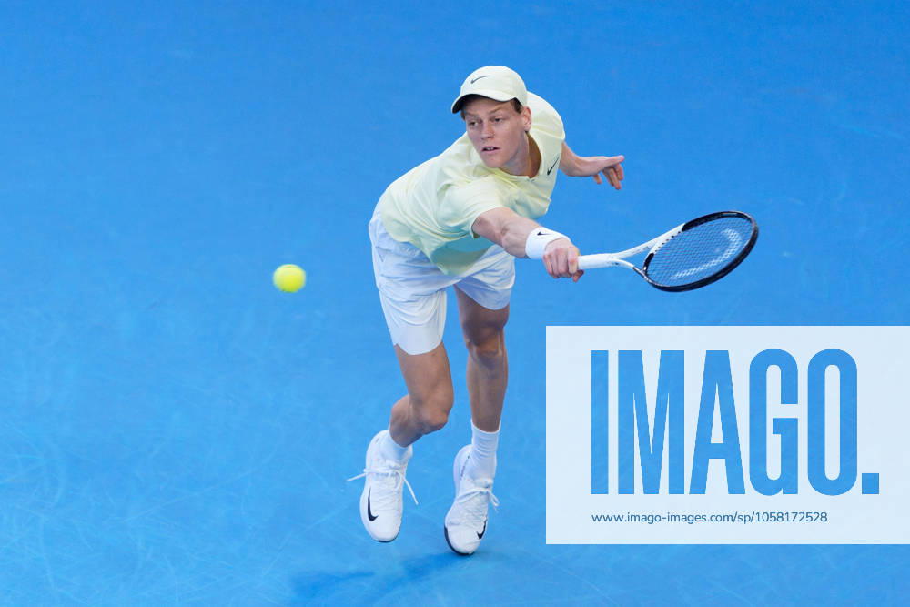 1st seed JANNIK SINNER of Italy in action against 2nd seed ALEXANDER ZVEREV of Germany on Rod Laver Arena in the Men s Singles Final match on day 15 of the 2025 Australian Open in Melbourne, Australia. Cal Media Melbourne Australia - ZUMAc04_ 20250126_faf_c04_013