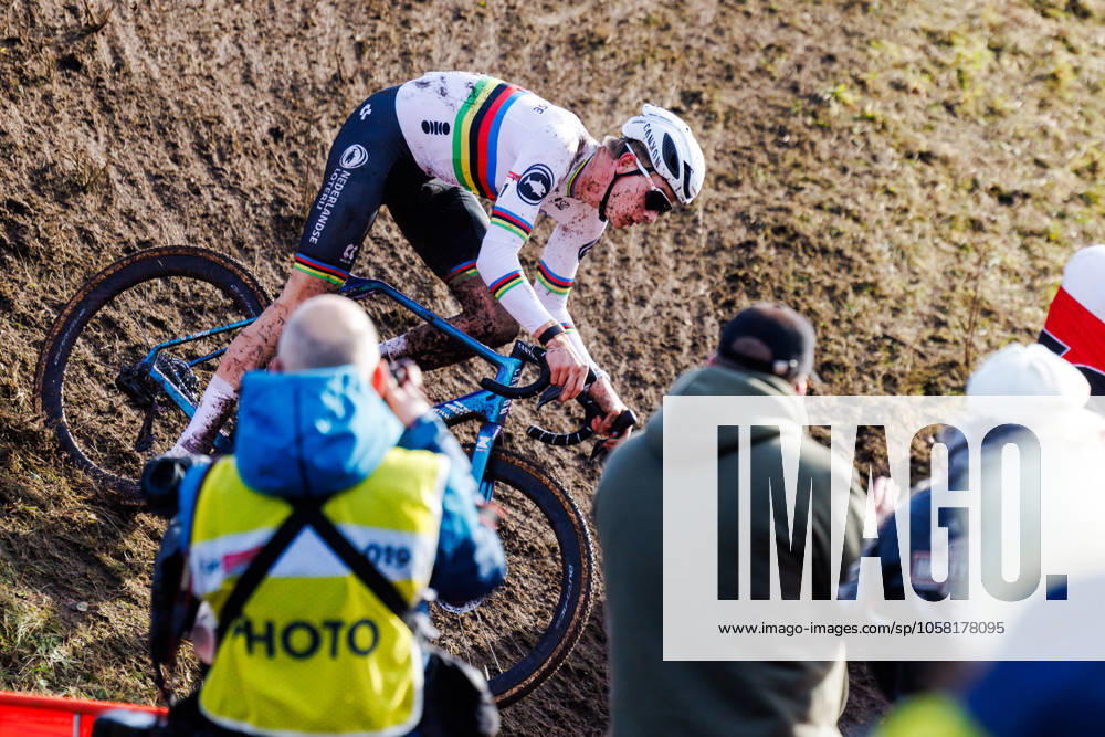 Tibor Del Grosso NED U23, winner, during the World Cup Cyclo Cross 2024 2025 in HOOGERHEIDE, Netherlands on 26 january 2025, photo by Jules van Iperen EYE4images DeFodi Images Defodi 746 211106 Defodi-746