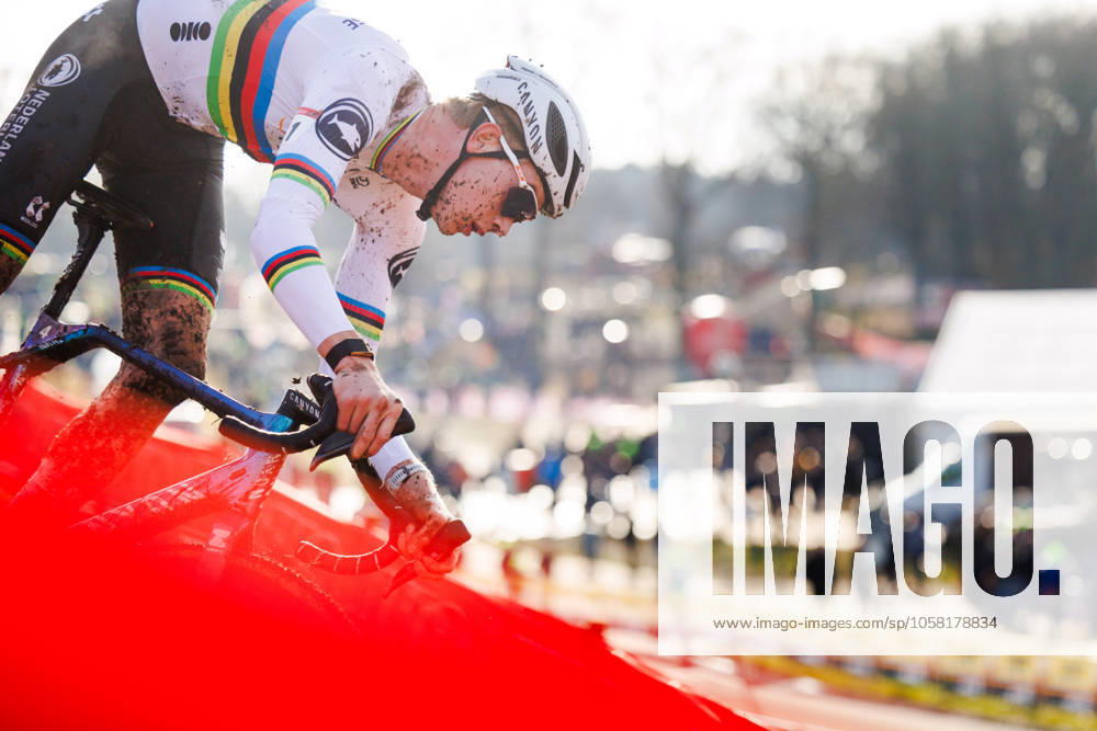 Tibor Del Grosso NED U23, winner, during the World Cup Cyclo Cross 2024 2025 in HOOGERHEIDE, Netherlands on 26 january 2025, photo by Jules van Iperen EYE4images DeFodi Images Defodi 746 211104 Defodi-746