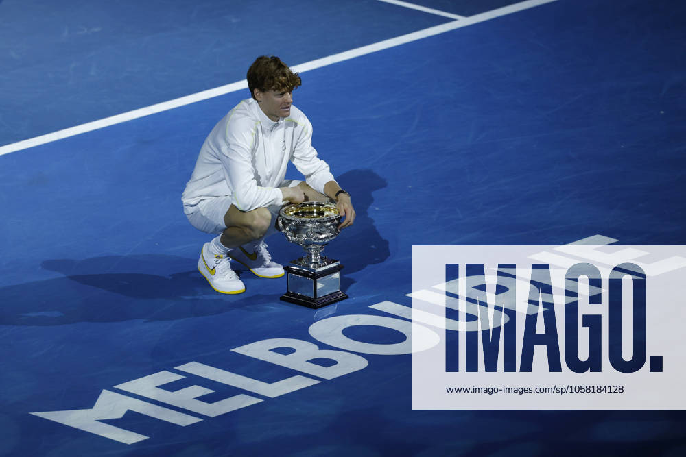 (250126) -- MELBOURNE, Jan. 26, 2025 -- Jannik Sinner poses with the trophy at the awarding ceremony after the men s singles final between Jannik Sinner of Italy and Alexander Zverev of Germany at Australian Open tennis tournament in Melbourne, Australia, Jan. 26, 2025. (Photo by Xinhua) (SP)AUSTRALIA-MELBOURNE-TENNIS-AUSTRALIAN OPEN-MEN S SINGLES-FINAL ChuxChen