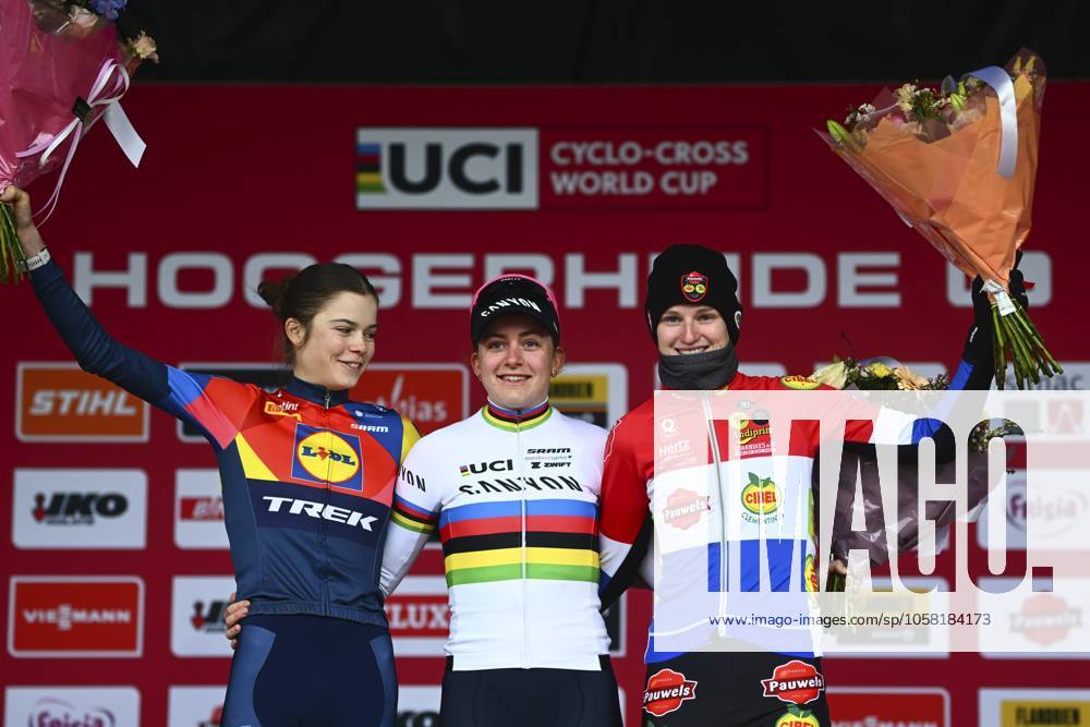 UCI Cyclocross World Cup Hoogerheide 2025 HOOGERHEIDE, THE NETHERLANDS - JANUARY 26 : HOLMGREN Isabella , Backstedt Zoe (GBR) of Canyon - Sram Racing and Bentveld Leonie (NED) of Pauwels Sauzen - Cibel Clementines pictured during the podium ceremony under 23 of the 12th and final leg of the UCI Cyclocross World Cup series 2024-2025 in Hoogerheide, The Netherlands, 26 01 2025 Hoogerheide The Netherlands