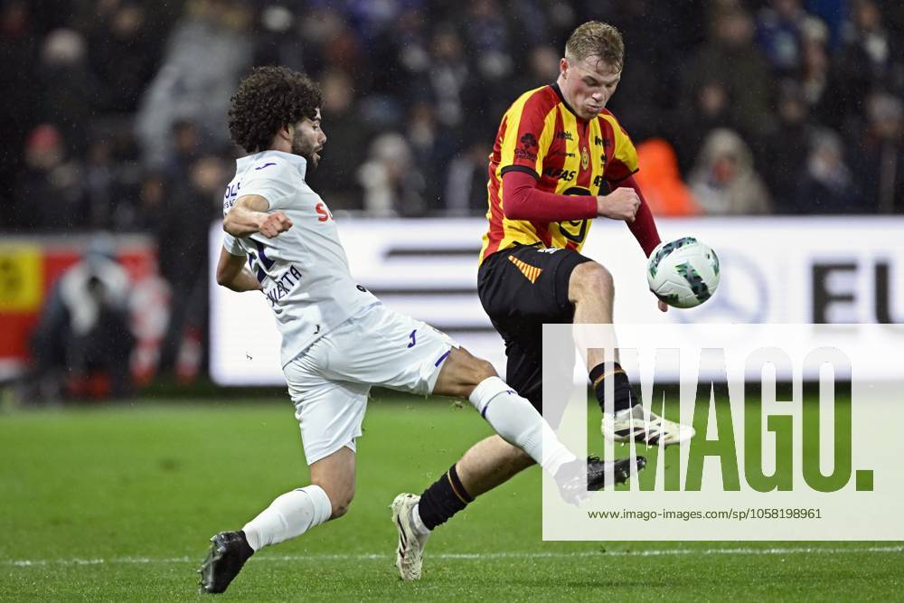RSC Anderlecht v KV Mechelen - Jupiler Pro League ANDERLECHT, BELGIUM - JANUARY 26 : Huerta Cesar midfielder of RSC Anderlecht in action with Welsh Stephen defender of KV Mechelen during the Jupiler Pro League match between RSC Anderlecht and KV Mechelen on January 26, 2025 in Anderlecht, Belgium, 26 01 2025 Anderlecht Belgium