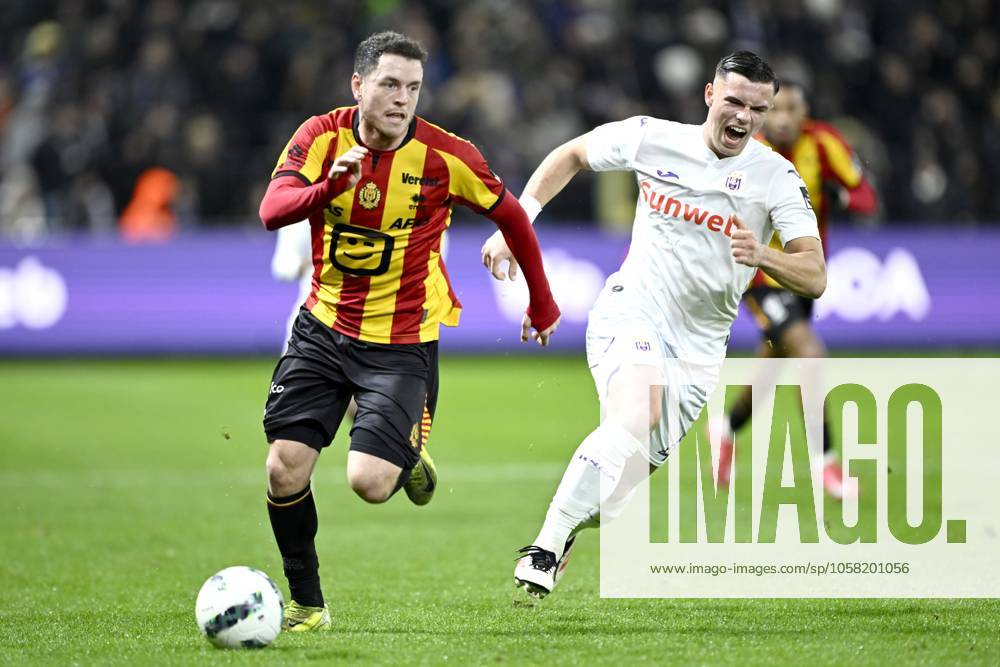 RSC Anderlecht v KV Mechelen - Jupiler Pro League ANDERLECHT, BELGIUM - JANUARY 26 : Mrabti Kerim forward of KV Mechelen is been chased by Simic Jan-Carlo defender of RSC Anderlecht during the Jupiler Pro League match between RSC Anderlecht and KV Mechelen on January 26, 2025 in Anderlecht, Belgium, 26 01 2025 Anderlecht Belgium
