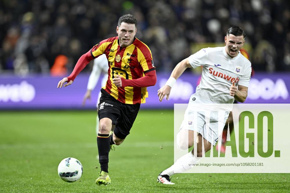 RSC Anderlecht v KV Mechelen - Jupiler Pro League ANDERLECHT, BELGIUM - JANUARY 26 : Mrabti Kerim forward of KV Mechelen is been chased by Simic Jan-Carlo defender of RSC Anderlecht during the Jupiler Pro League match between RSC Anderlecht and KV Mechelen on January 26, 2025 in Anderlecht, Belgium, 26 01 2025 Anderlecht Belgium