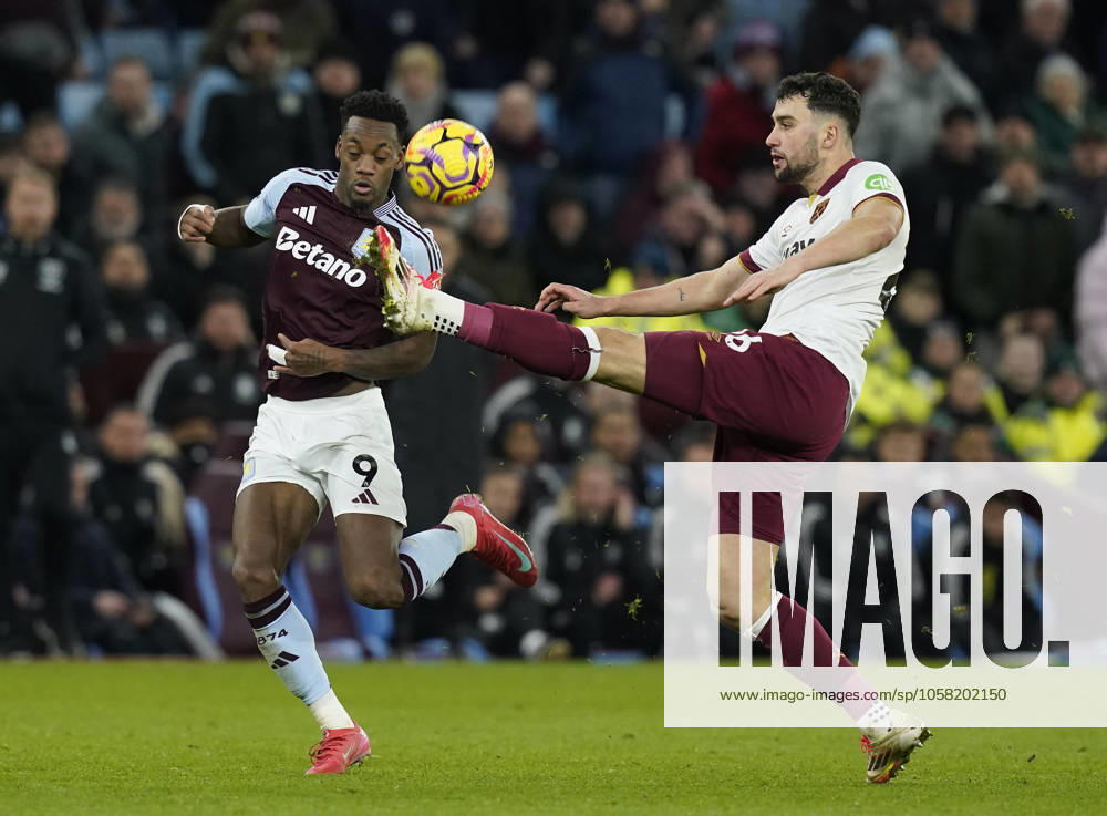Birmingham, England, 26th January 2025. Jhon Duran of Aston Villa (L) is challenged by Max Kilman of West Ham United during the Premier League match at Villa Park, Birmingham. Picture credit should read: Andrew Yates Sportimage . SPI_011_AY_VILLA_WEST_HAM SPI-3631-0011