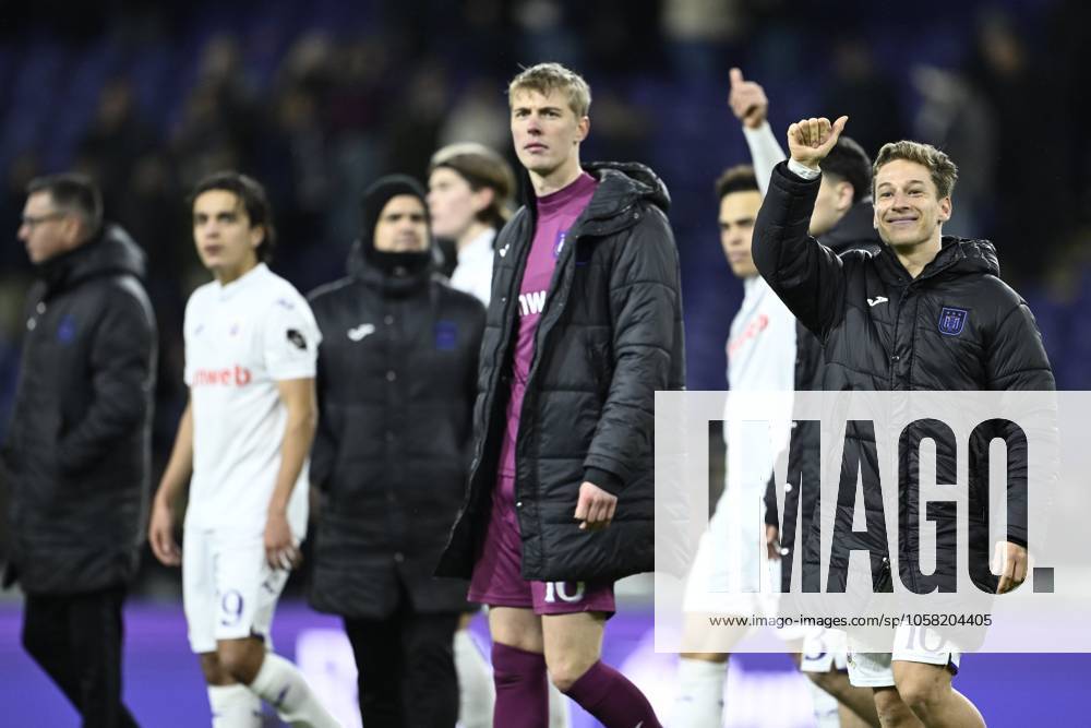 RSC Anderlecht v KV Mechelen - Jupiler Pro League ANDERLECHT, BELGIUM - JANUARY 26 : Verschaeren Yari midfielder of RSC Anderlecht greeting the supporters after the victory during the Jupiler Pro League match between RSC Anderlecht and KV Mechelen on January 26, 2025 in Anderlecht, Belgium, 26 01 2025 Anderlecht Belgium