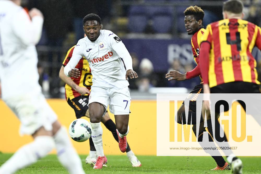 RSC Anderlecht v KV Mechelen - Jupiler Pro League ANDERLECHT, BELGIUM - JANUARY 26 : Amuzu Francis midfielder of RSC Anderlecht is attacking during the Jupiler Pro League match between RSC Anderlecht and KV Mechelen on January 26, 2025 in Anderlecht, Belgium, 26 01 2025 Anderlecht Belgium