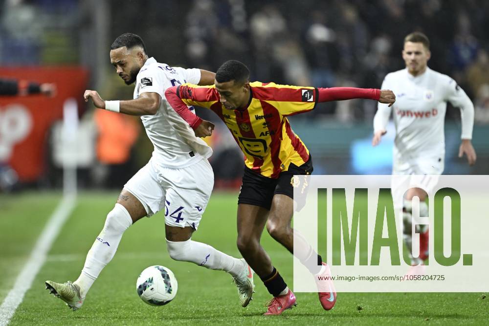 RSC Anderlecht v KV Mechelen - Jupiler Pro League ANDERLECHT, BELGIUM - JANUARY 26 : Sardella Killian defender of RSC Anderlecht is fighting for the ball with Belghali Rafik defender of KV Mechelen during the Jupiler Pro League match between RSC Anderlecht and KV Mechelen on January 26, 2025 in Anderlecht, Belgium, 26 01 2025 Anderlecht Belgium