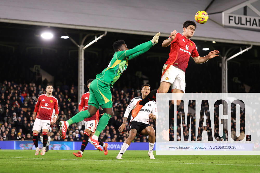 Fulham - Manchester United 26. Januar 2025, London Premier League Fußball Fulham - Manchester United Harry Maguire von Manchester United köpft den Ball weg, während der Torwart von Manchester United, Andre Onana, hochspringt Foto Jacques Feeney Abseits London UK