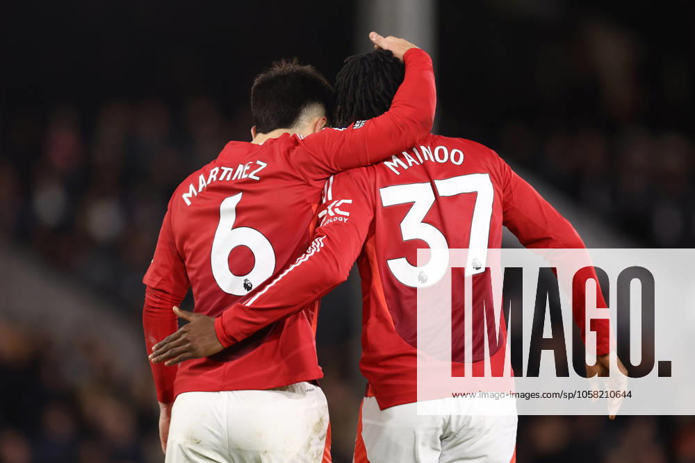 Fulham gegen Manchester United 26. Januar 2025, London Premier League Fußball Fulham gegen Manchester United Lisandro Martinez und Kobbie Mainoo von Manchester United Foto Jacques Feeney Abseits London UK